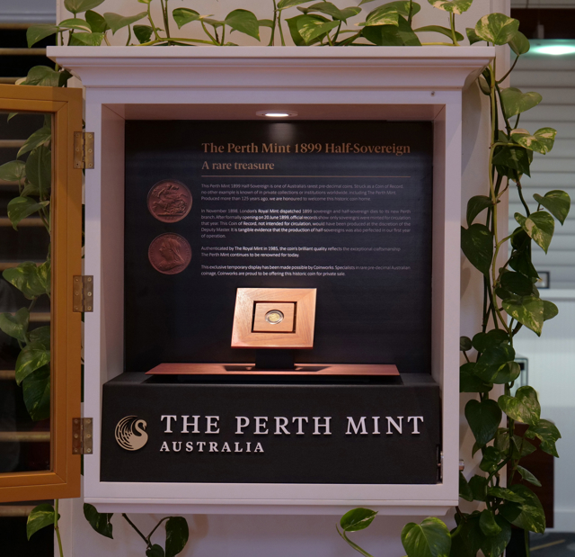 1899 half sovereign display case